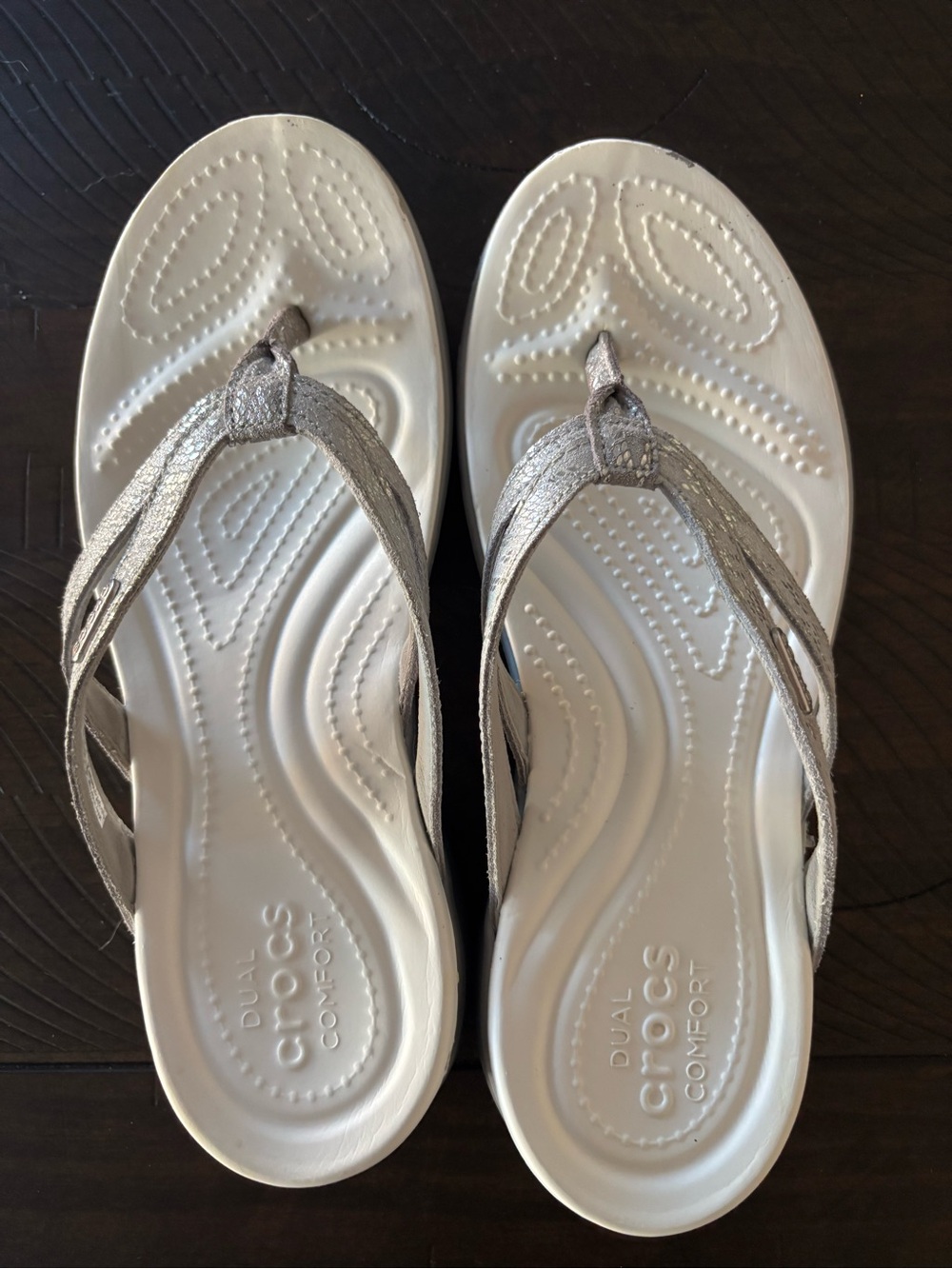 CROCS Women’s White Footbed Metallic Silver Strap Flip Sandals